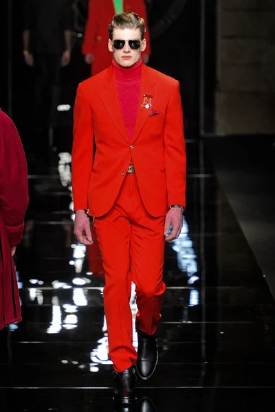 Look 14